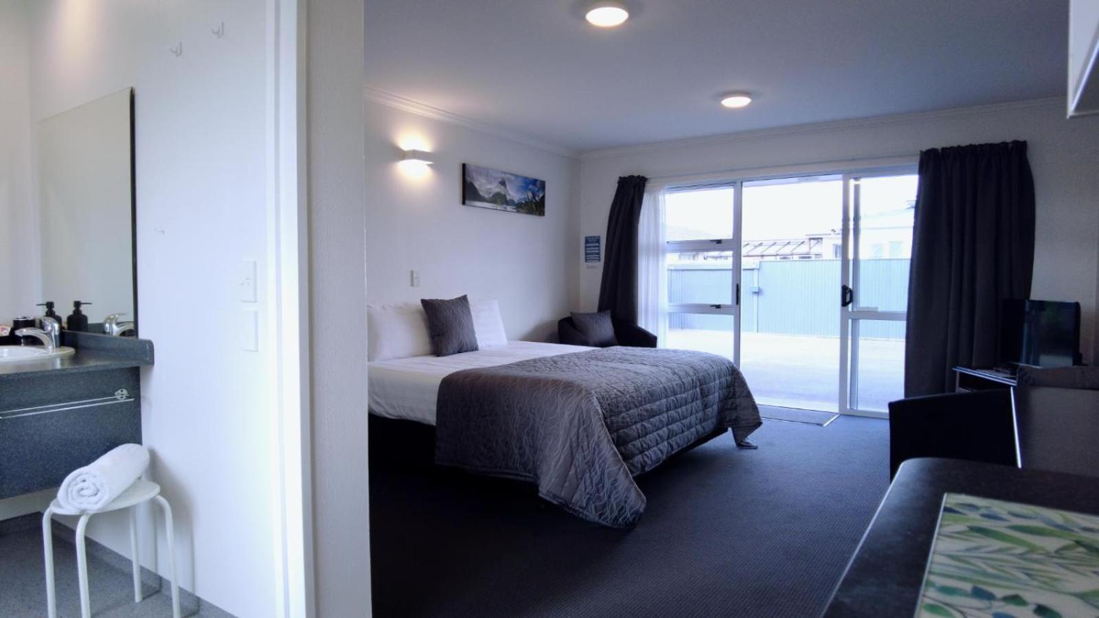 إنفيركارجِِيل 554 Moana Court Motel المظهر الخارجي الصورة